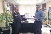 دیدار رئیس شبکه دامپزشکی شهرستان دیواندره با فرمانده نیروی انتظامی این شهرستان به‌منظور تبریک هفته نیروی انتظامی و قدردانی از تلاش‌ها و همکاری‌های مؤثر ایشان و نیروهای تحت‌امر با شبکه دامپزشکی دیواندره