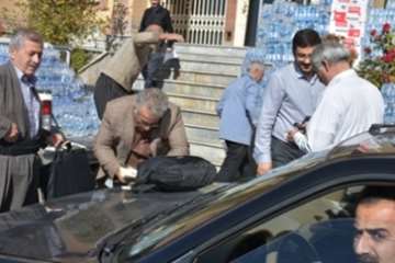 ارسال اولین محموله کمک های جامعه دامپزشکی استان کردستان به مناطق زلزله زده استان کرمانشاه-23 آبان96