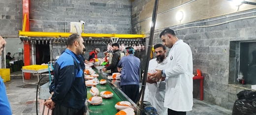 بازدید سرزده مسئول دفتر نمایندگی ولی فقیه در دامپزشکی کردستان و سرپرست شبکه دامپزشکی سقز از کشتارگاه طیور این شهرستان