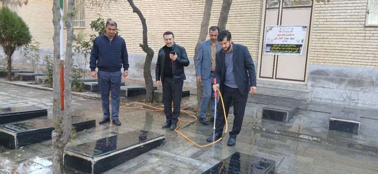 مراسم غبارروبی و عطرافشانی مزار شهدا با مشارکت شبکه دامپزشکی سنندج برگزار شد