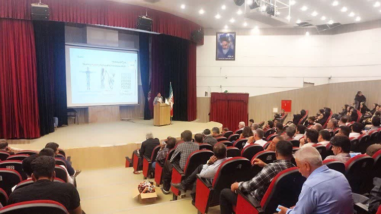 برگزاری نشست آموزشی پیشگیری و کنترل بیماری بروسلوز با حضور دهیاران و بهورزان دیواندره